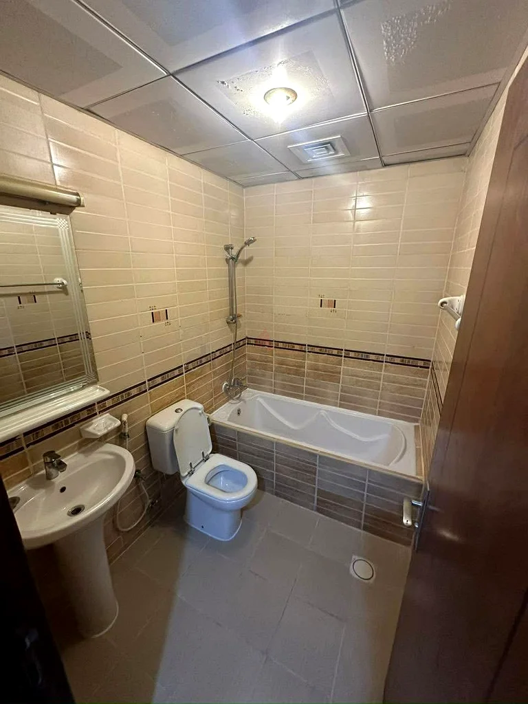 Amazing partition in tecom very close to metro station63797914049921112