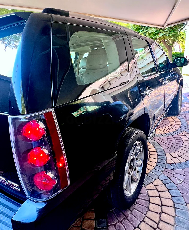 جيب أس يو في مستعملة من طراز GMC Yukon Denali جاهزة للتفاوض وبيع سريع63699028277505112
