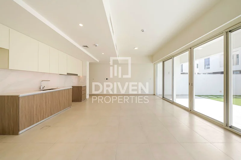 Ready to Move in | Huge Layout | Middle Kitchen63732391415809114