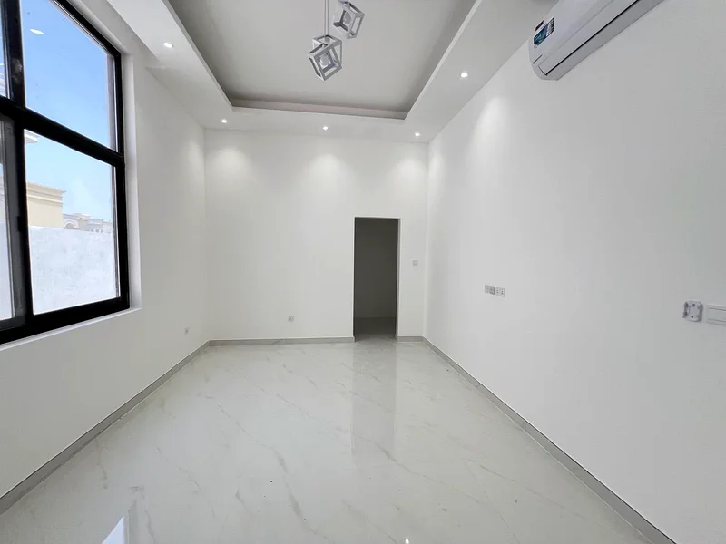 فيلا جديدة بالكامل | 4 غرف نوم | حديقة63743130609410114