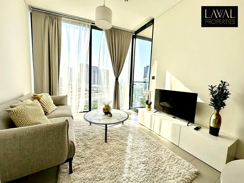 أناقة حضرية | إطلالة برج | مفروشة بالكامل63756191321857110