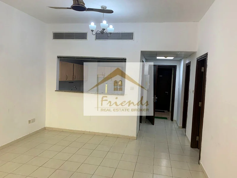 شقة سكنية أنيقة بغرفة نوم واحدة مع شرفة في كلاستر إسبانيا، المدينة الدولية63741911752193110