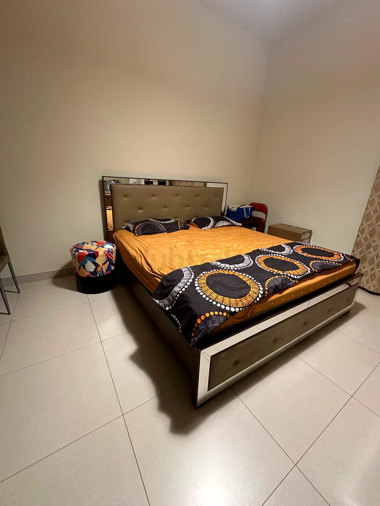 غرفة خاصة مفروشة بالكامل - جاهزة للانتقال - غرفة معيشة ومطبخ وشرفة مشتركة63797802622849110