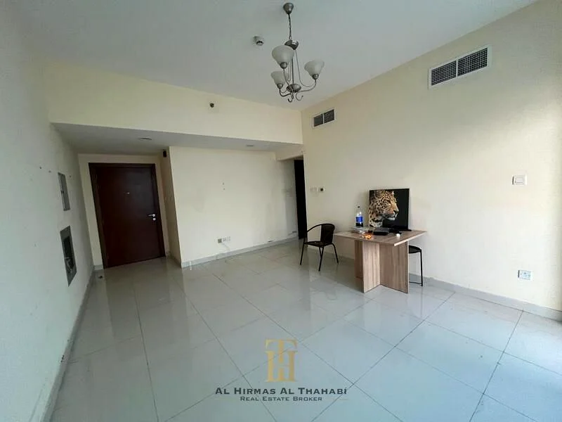 شقة واسعة / مجهزة / صيانة جيدة63729776954113113