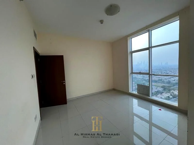 شقة واسعة / مجهزة / صيانة جيدة63729776954113114