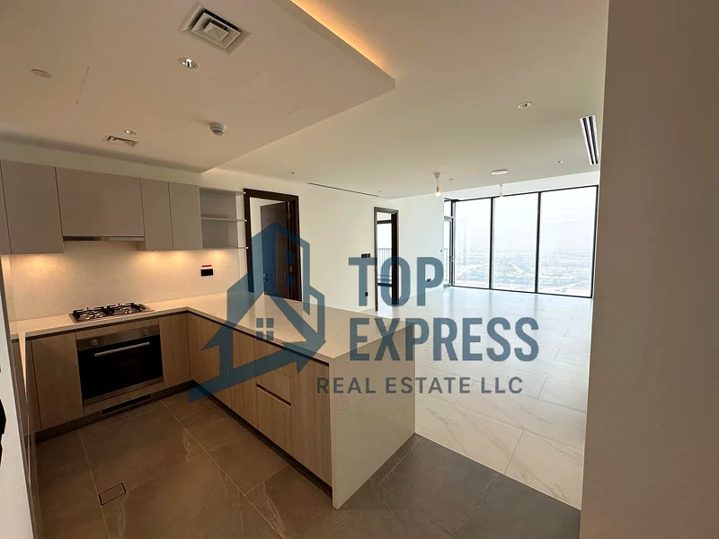شقة رائعة من 3 غرف نوم + غرفة خادمة مع مطبخ جميل وإطلالات مذهلة63758843780738111