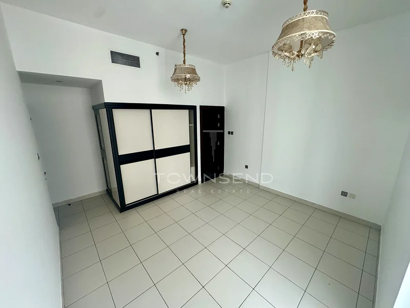 Vacant | Unfurnished | Corner Unit63941967340161113