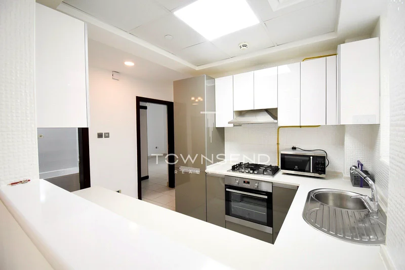 Vacant | Unfurnished | Corner Unit63941967340161111
