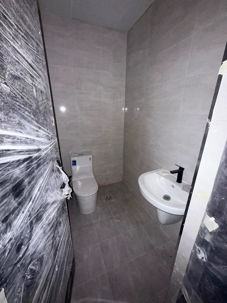 One bedroom, one hall, two bathrooms, built-in wardrobes, first tenant, open view, spacious areas, and a very excellent location63719147362818114
