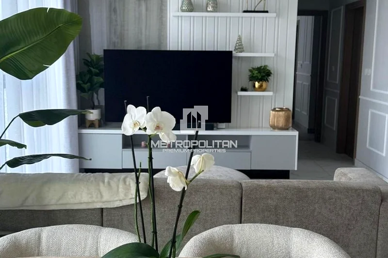 Fully Furnished | Chiller Free | Vacant | Upgraded63804451571841110