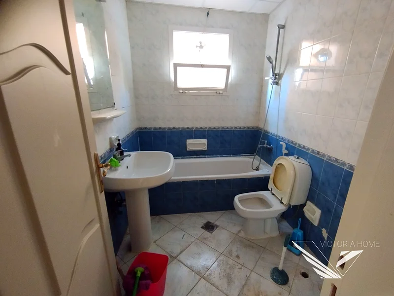 Spacious! Majlis hall 5 BHK 3 master bedroom maid room just 105k63812707946113114