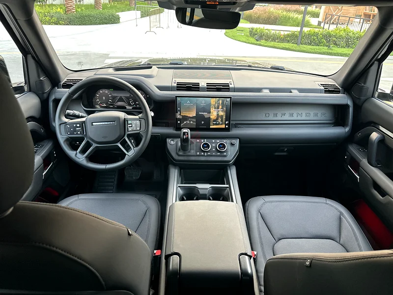 Defender 2025 P400 *X-Dynamic-SE 110*
6 cylinder American specs 
Headup display, Large screen, inter63700287691009114