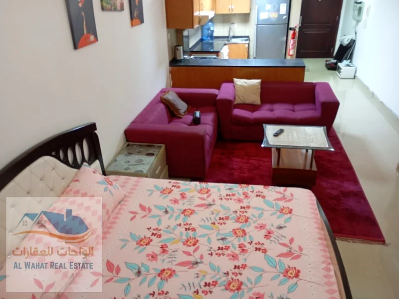 شقة ب studio مع شرفة متوفرة الآن للإيجار الشهري في برج النعيمية ج، مقابل مدرسة الحكمة، وقريبة جداً من مخرج الشارقة ودبي63723946782082111