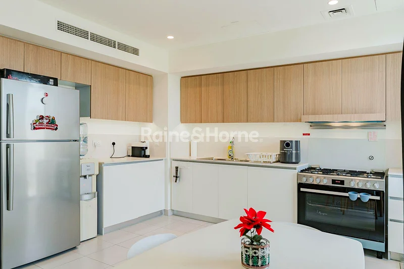 Single Row | Near Pool and Gym | Corner Unit63805749428738113