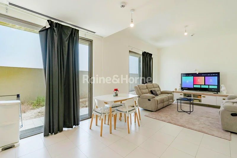 Single Row | Near Pool and Gym | Corner Unit63805749428738111