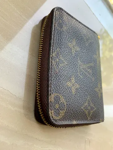 Authentic Louis Vuitton zippy coin pouch