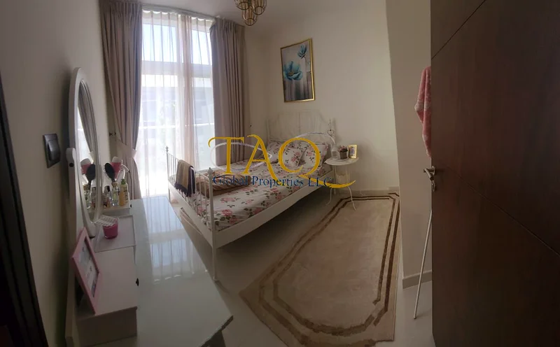 فيلا من 3 غرف نوم مع قاعة ممتدة | متقابلة الخلفية | وسط | مؤثثة |63741058166787112