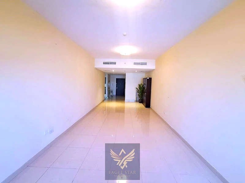 شقة كبيرة بـ 3 غرف نوم + غرفة خادمة | متاحة | مقابل المترو شارع الشيخ زايد63745657852673111