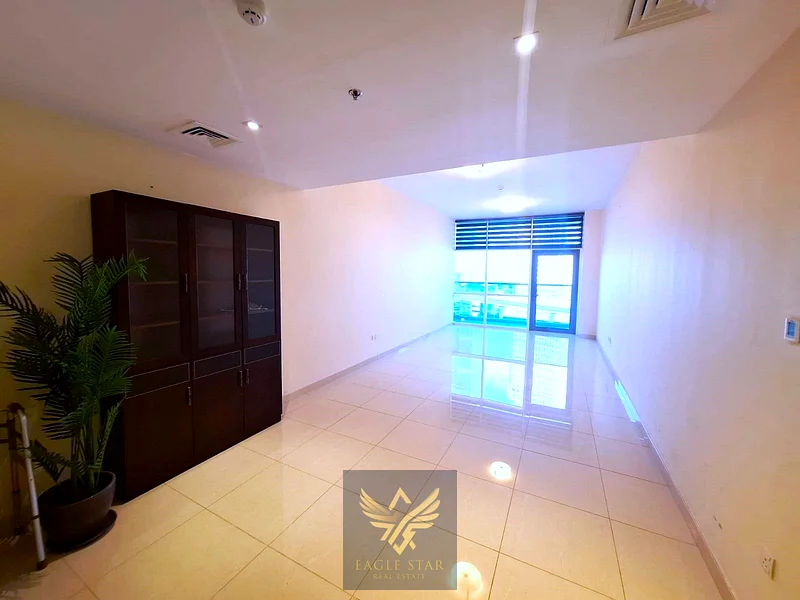 شقة كبيرة بـ 3 غرف نوم + غرفة خادمة | متاحة | مقابل المترو شارع الشيخ زايد63745657852673110