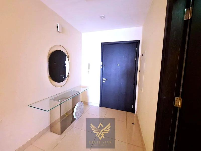 شقة كبيرة بـ 3 غرف نوم + غرفة خادمة | متاحة | مقابل المترو شارع الشيخ زايد63745657852673114
