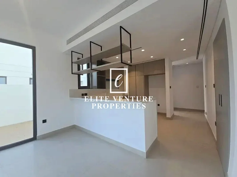 تاون هاوس | تخطيط ضخم | موقع متميز63806793614339111