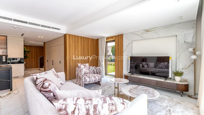 Fully Furnished | Corner Plot | Vacant63727973694339113
