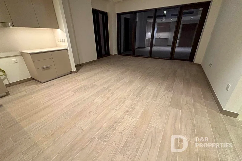 Spacious Layout | Balcony | Beach Access63760408772867110