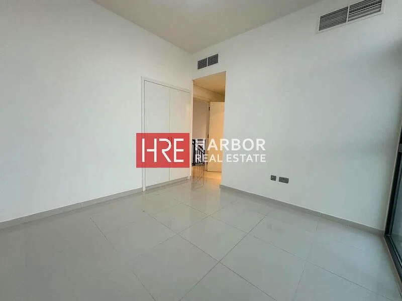 Ready to move In | Single Row | Pool View64003719225859112