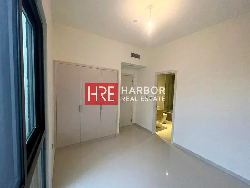 Ready to move In | Single Row | Pool View64003719225859114