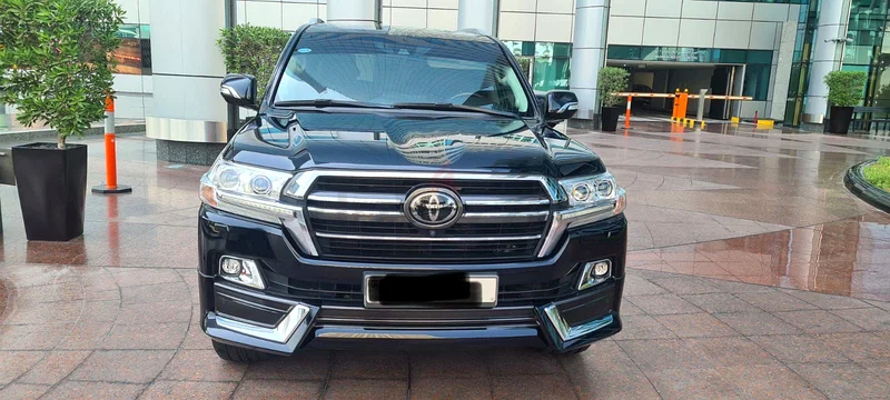 Toyota Land Cruiser VXR V8 5.763700380105858110