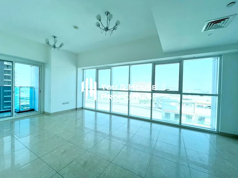 شقة بغرفة نوم واحدة مع مطبخ منفصل ونوافذ زجاجية كبيرة ومشرقة وواسعة63783431455234110