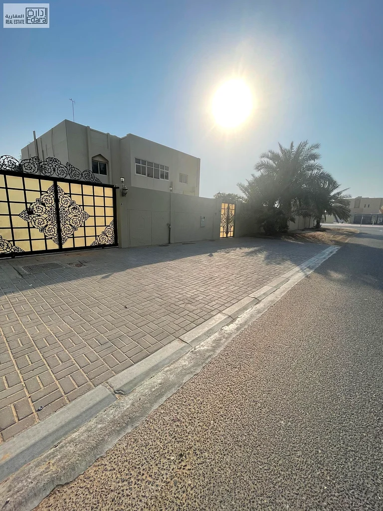 فيلا للإيجار في الجرف 2، بجوار جمعية الجرف التعاونية ومستشفى توام ونادي بودي آند سول، تقع في الزاوية63715024944642110