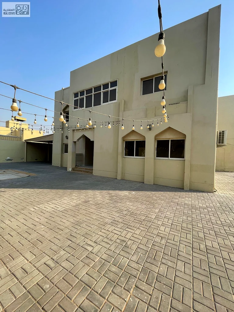 فيلا للإيجار في الجرف 2، بجوار جمعية الجرف التعاونية ومستشفى توام ونادي بودي آند سول، تقع في الزاوية63715024944642111