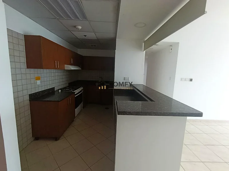 شقة بغرفتي نوم وممر طويل بإطلالة جميلة ومشمسة للإيجار63731746025858111