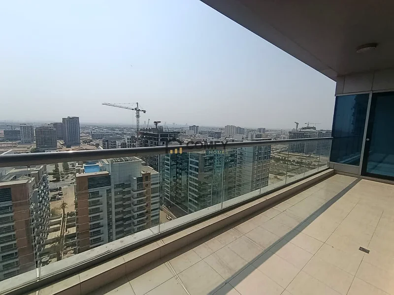 شقة بغرفتي نوم وممر طويل بإطلالة جميلة ومشمسة للإيجار63731746025858114