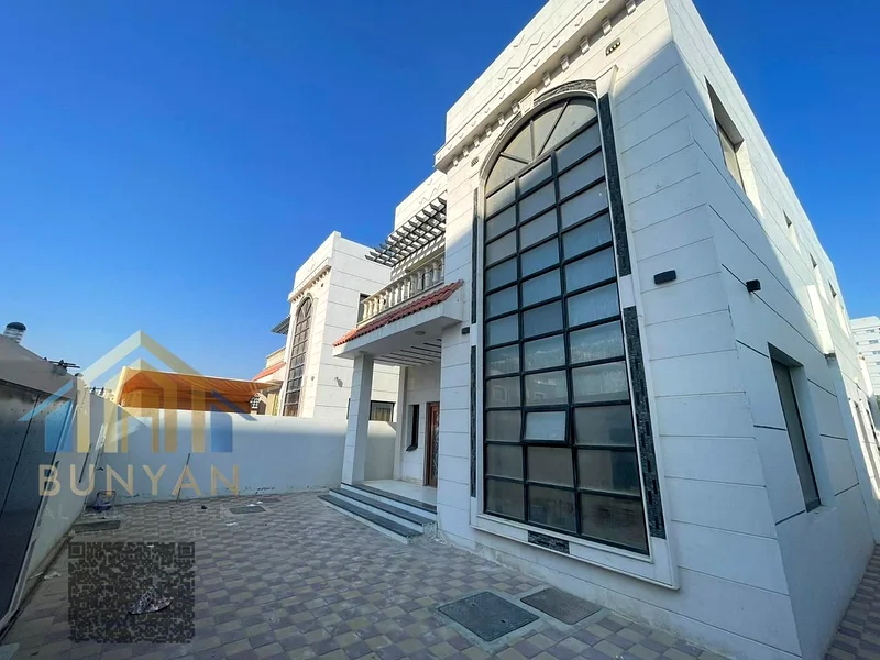 فيلا فاخرة للبيع في الروضة 2 – عجمان 🏡 لا تفوت هذه الفرصة الاستثنائية لامتلاك منزل عائلي واسع وأنيق في واحدة من أكثر المناطق السكنية رغبة في عجمان، والمعروفة بالخصوصية والهدوء، وبالقرب من المدارس ومراكز التسوق وجميع الخدمات الأساسية.63878712512001110
