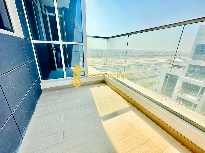 Stunning Living! Ready To Move In ! Prime Location63813022130177110