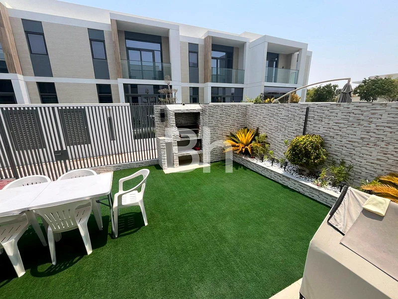 Upgraded | Great Location | Vacant on Transfer63930884179457110
