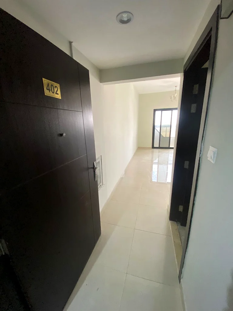 For Annual Rent in Ajman – Al Jurf 3 Spacious and clean 2 BHK apartment available for yearly rent in Al Jurf 3. The flat includes 2 bathrooms, a large63713506167427111