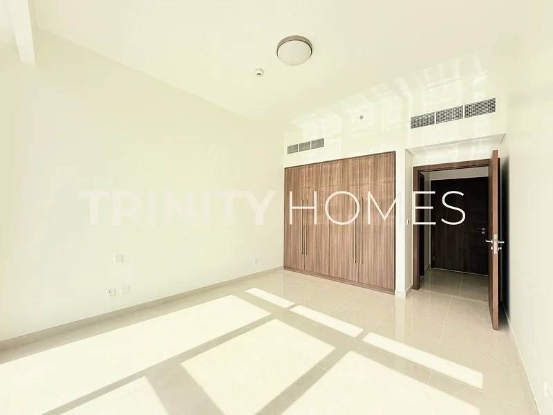 Multiple Cheques | Modern Lifestyle | Skyline view63771015660034114
