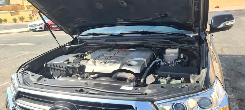 Toyota Land Cruiser VXR V8 5.763700380105858112