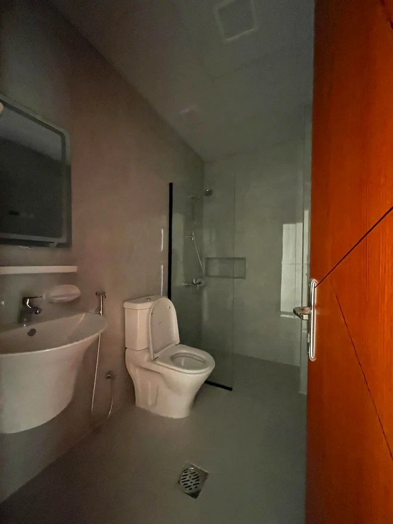 Two bedrooms, a hall, two bathrooms, a balcony with an excellent, open, and high view. First tenant. Super deluxe finishes. A prime location in Al Jur63713506132739112