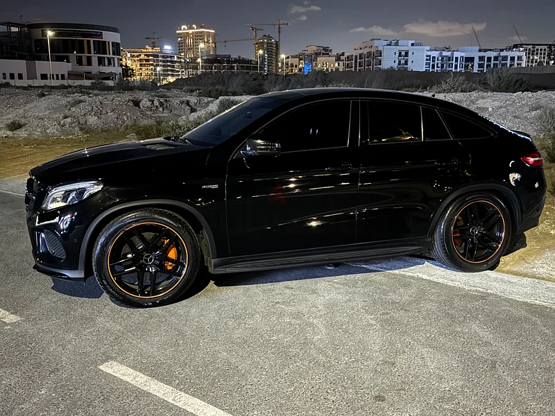مرسيدس بنز GLE 43 AMG طراز أورانج آرت إديشن 2018 بحالة ممتازة – مخصصة ومليئة بالتجهيزات وجاهزة لك!63699043368194111