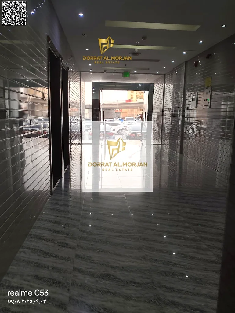 Luxury Residential & Commercial Building for Investment63874152927745112