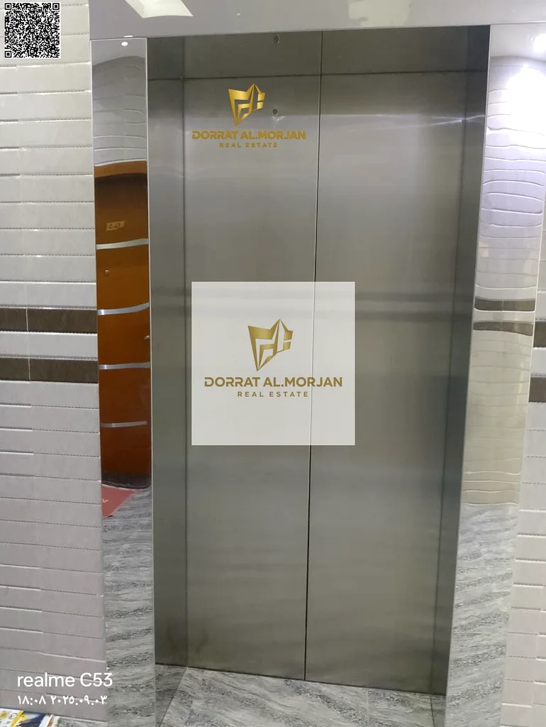Luxury Residential & Commercial Building for Investment63874152927745114