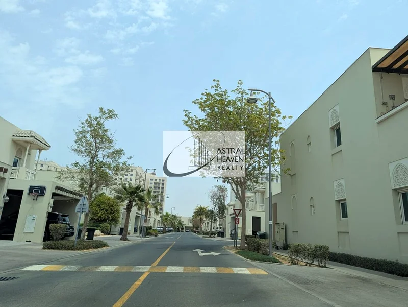 فيلا بـ 3 غرف نوم وغرفة خادمة - فيلا واسعة - جاهزة للانتقال63762023356033114