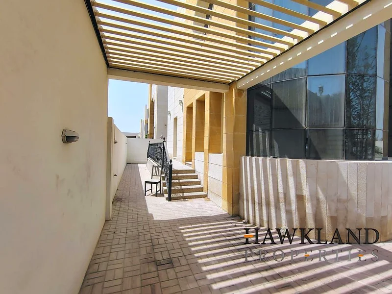 فيلا حديثة فاخرة مكونة من 5 غرف نوم للإيجار في أم سقيم63730427405698112