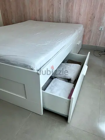 IKEA Queen bed with storagesmattress 140x200