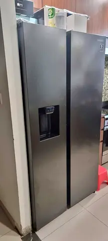 Samsung Side by side fridge freezer with Auto ice maker water dispenser