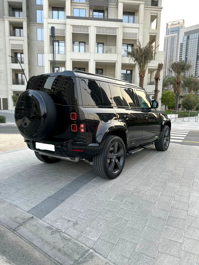 Defender 2025 P400 *X-Dynamic-SE 110*
6 cylinder American specs 
Headup display, Large screen, inter63700287691009112